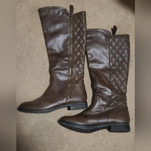 2 pairs of Bongo boots size 8 new brown and used black